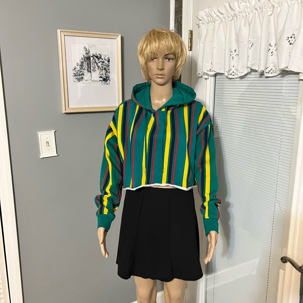 Zine Cropped Hooded Sweatshirt SZ‎ LG NWOT